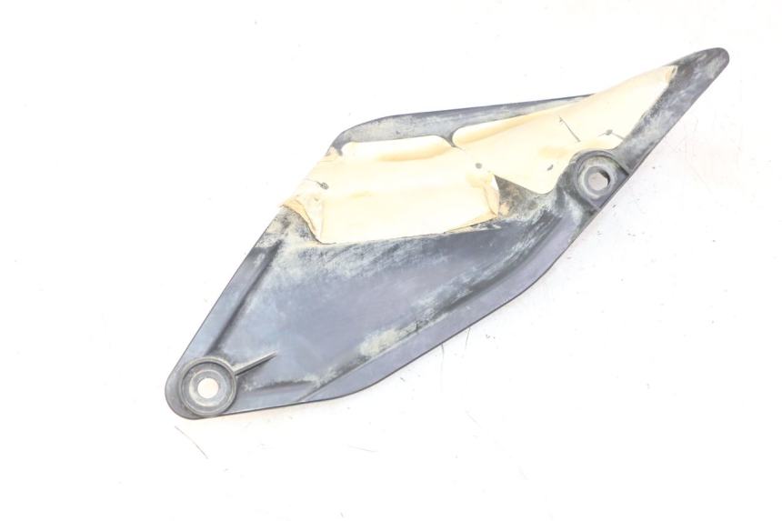 photo de CARENAGE RESERVOIR GAUCHE YAMAHA YFM GRIZZLY 550 (2008 - 2015) - Gros plan technique