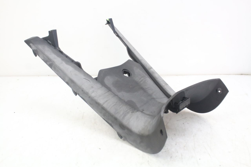 photo de CARENAGE RESERVOIR PEUGEOT GEOPOLIS RS 125 (2007 - 2009) - Gros plan technique