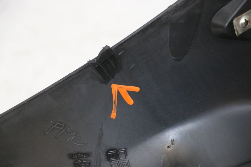 photo de CARENAGE RESERVOIR GILERA NEXUS 300 (2008 - 2013) - Zoom état d’usage