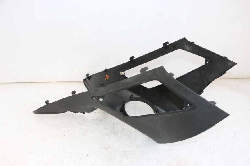 photo de CARENAGE RESERVOIR GILERA NEXUS 300 (2008 - 2013) - Autre angle de vue