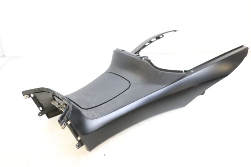 photo de CARENAGE RESERVOIR PIAGGIO MP3 HPE 350 (2018 - 2020) - Photo complémentaire