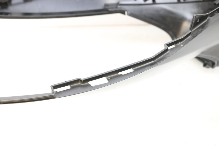 photo de CARENAGE RESERVOIR PIAGGIO MP3 HPE 350 (2018 - 2020) - Gros plan technique