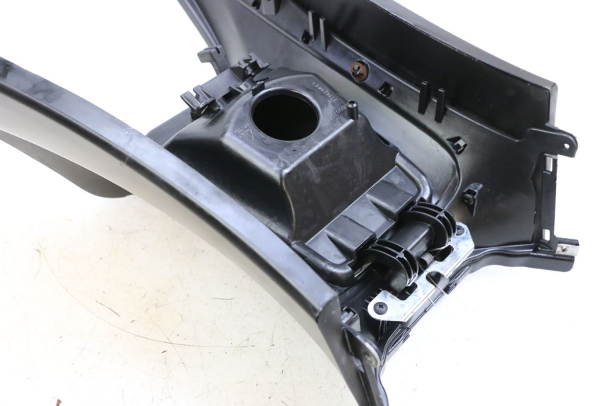 photo de CARENAGE RESERVOIR PIAGGIO MP3 HPE 350 (2018 - 2020) - Vue d’ensemble