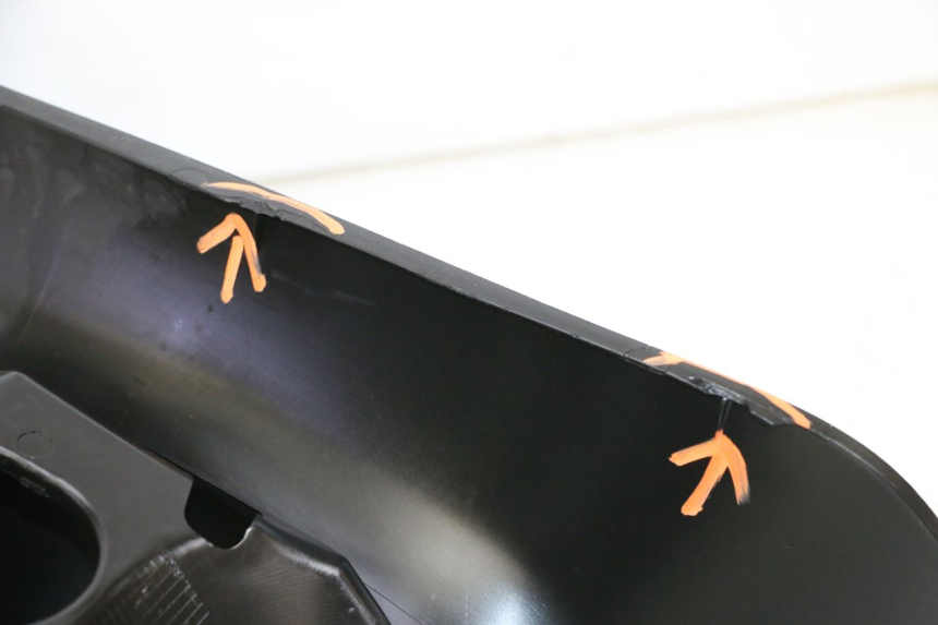 photo de CARENAGE RESERVOIR PIAGGIO MP3 HPE 300 (2019 - 2026) - Marquages et références