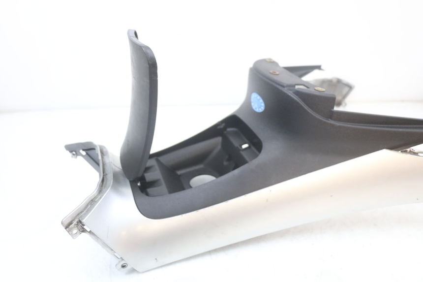 photo de CARENAGE RESERVOIR PIAGGIO MP3 LT 400 (2007 - 2012) - Gros plan technique