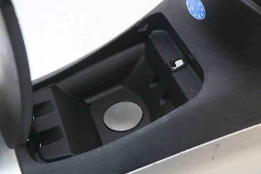 photo de CARENAGE RESERVOIR PIAGGIO MP3 LT 400 (2007 - 2012) - Vue d’ensemble