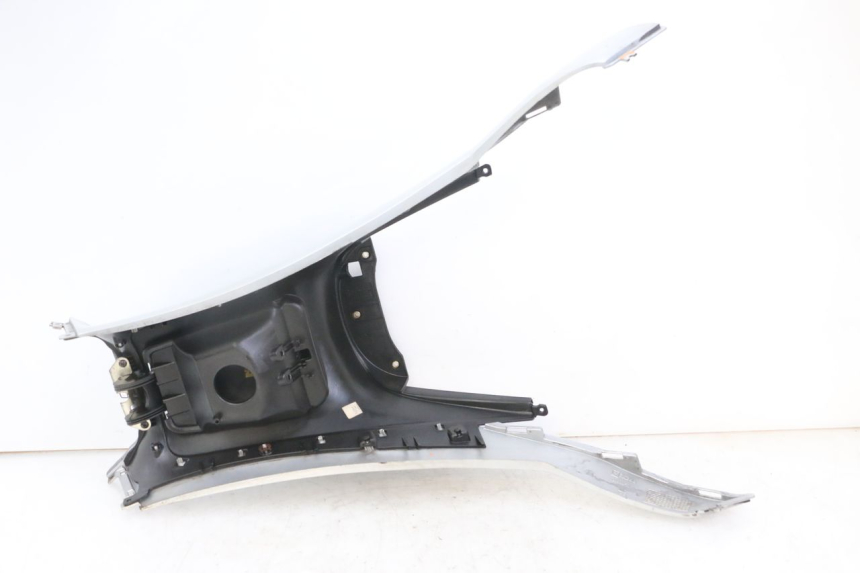 photo de CARENAGE RESERVOIR PIAGGIO MP3 LT 300 (2010 - 2016) - Détails caractéristiques