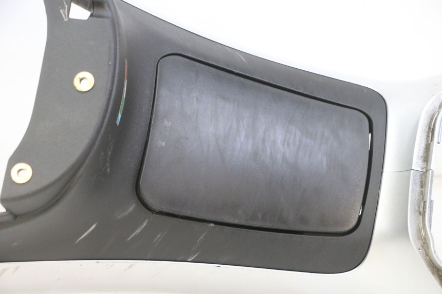 photo de CARENAGE RESERVOIR PIAGGIO MP3 LT 300 (2010 - 2016) - Zoom qualité