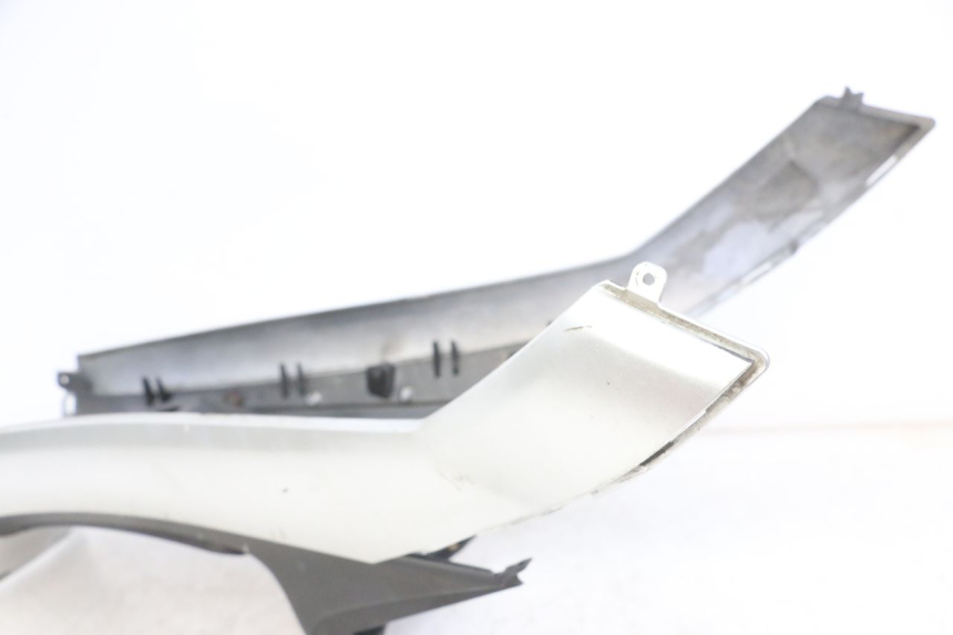 photo de CARENAGE RESERVOIR PIAGGIO MP3 LT 300 (2010 - 2016) - Gros plan technique