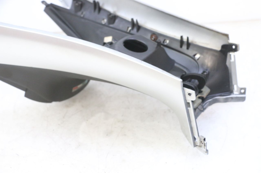 photo de CARENAGE RESERVOIR PIAGGIO MP3 LT 300 (2010 - 2016) - État de surface