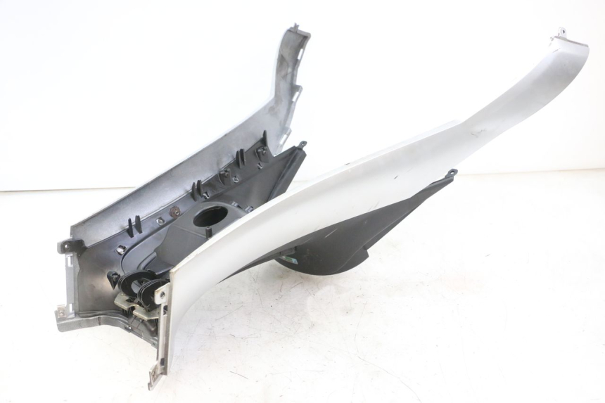 photo de CARENAGE RESERVOIR PIAGGIO MP3 LT 300 (2010 - 2016) - Pièce contrôlée