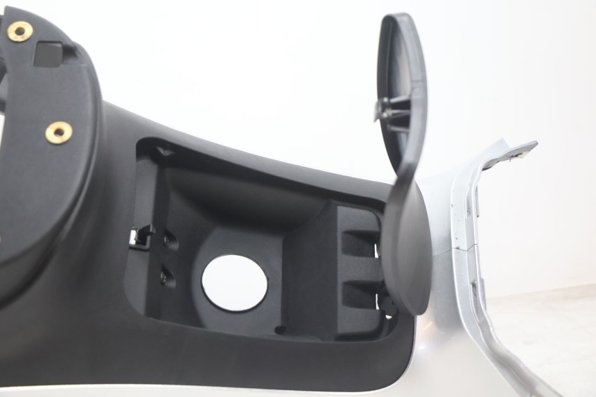 photo de CARENAGE RESERVOIR PIAGGIO MP3 LT 300 (2010 - 2016) - Autre angle de vue