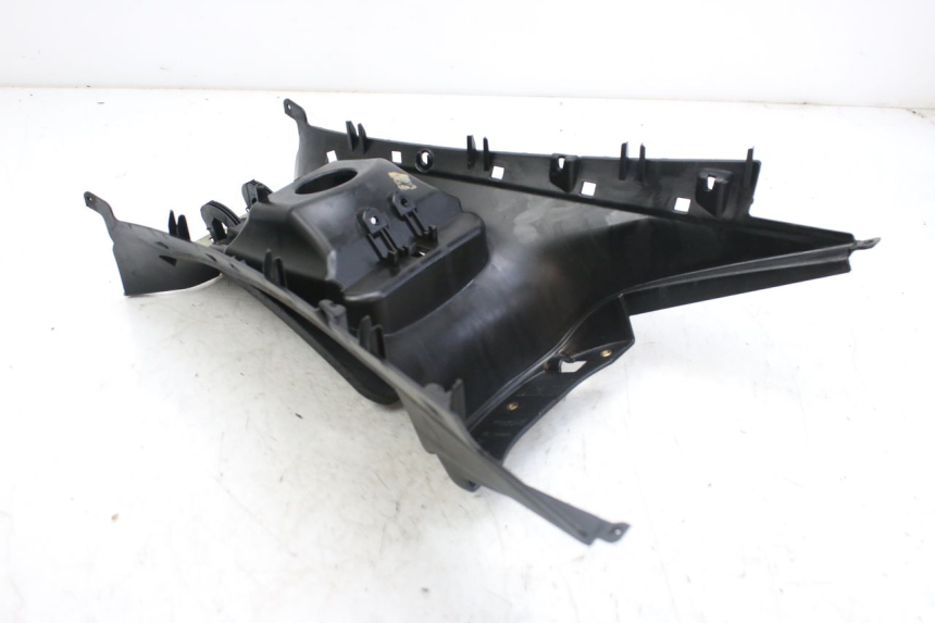 photo de CARENAGE RESERVOIR PIAGGIO MP3 RL 250 (2006 - 2010) - Autre angle de vue