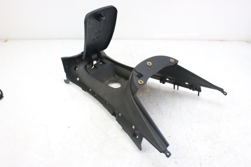 photo de CARENAGE RESERVOIR PIAGGIO MP3 RL 250 (2006 - 2010) - Points de fixation