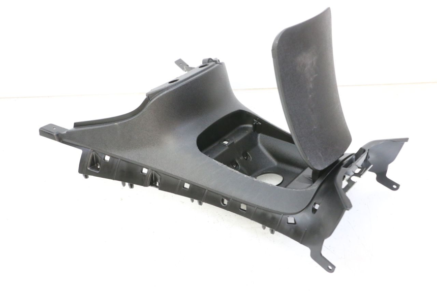 photo de CARENAGE RESERVOIR PIAGGIO MP3 500 (2014 - 2017) - Points de fixation