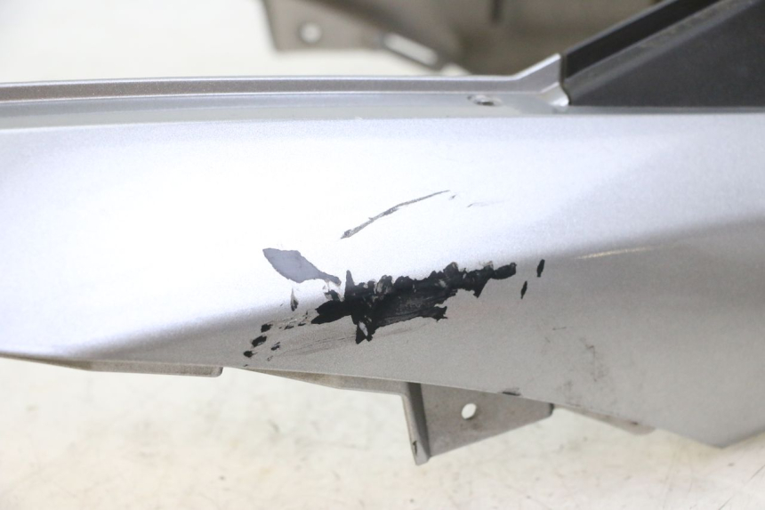 photo de CARENAGE RESERVOIR PIAGGIO MP3 500 (2014 - 2017) - Détails caractéristiques