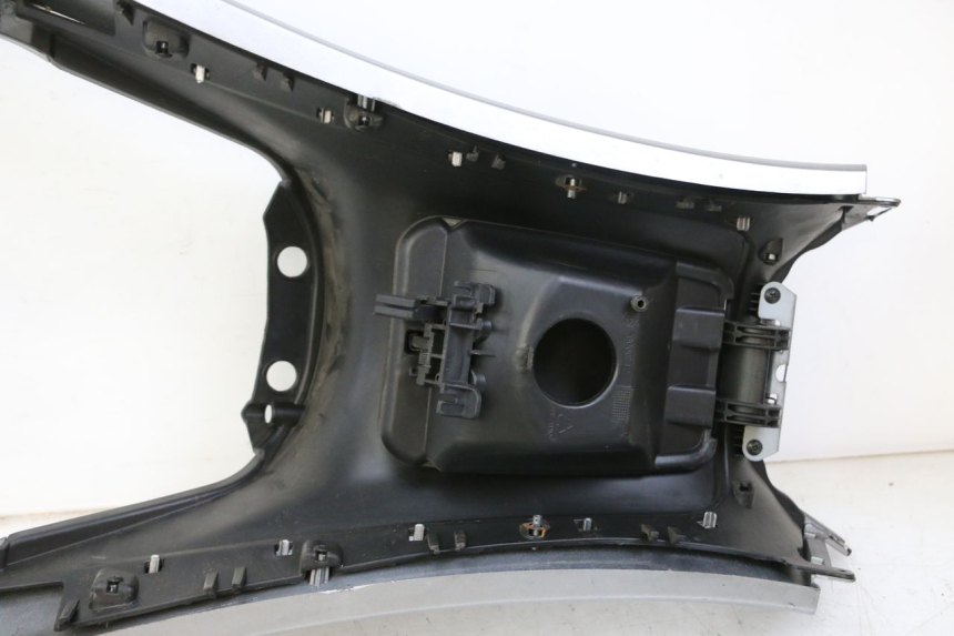 photo de CARENAGE RESERVOIR PIAGGIO MP3 500 (2014 - 2017) - Marquages et références