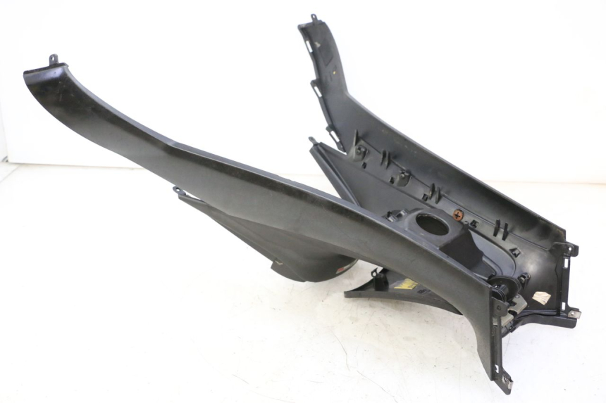 photo de CARENAGE RESERVOIR PIAGGIO MP3 500 (2011 - 2015) - Détail de la pièce