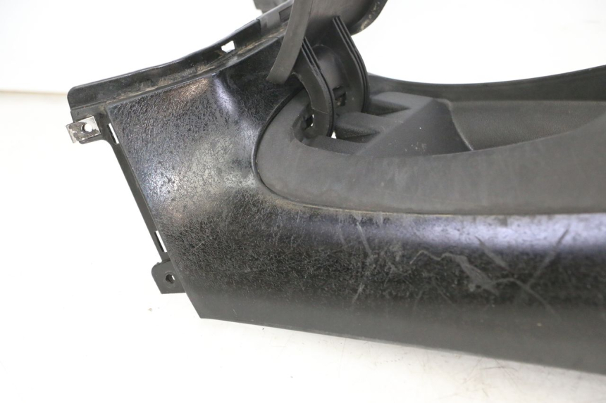 photo de CARENAGE RESERVOIR PIAGGIO MP3 500 (2011 - 2015) - Vue rapprochée