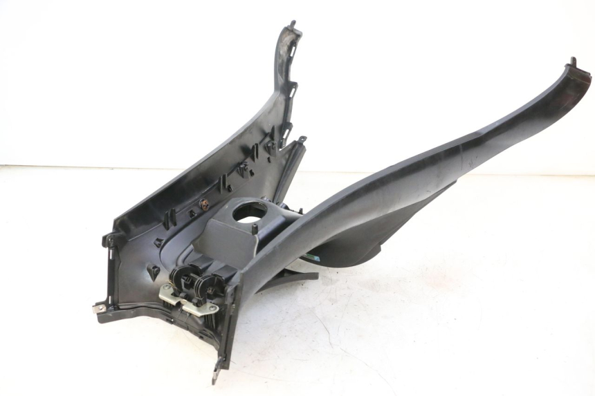 photo de CARENAGE RESERVOIR PIAGGIO MP3 500 (2011 - 2015) - Zoom état d’usage