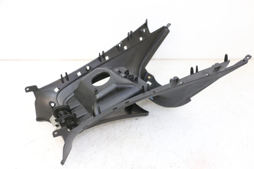photo de CARENAGE RESERVOIR PIAGGIO MP3 125 (2006 - 2014) - Détail de la pièce