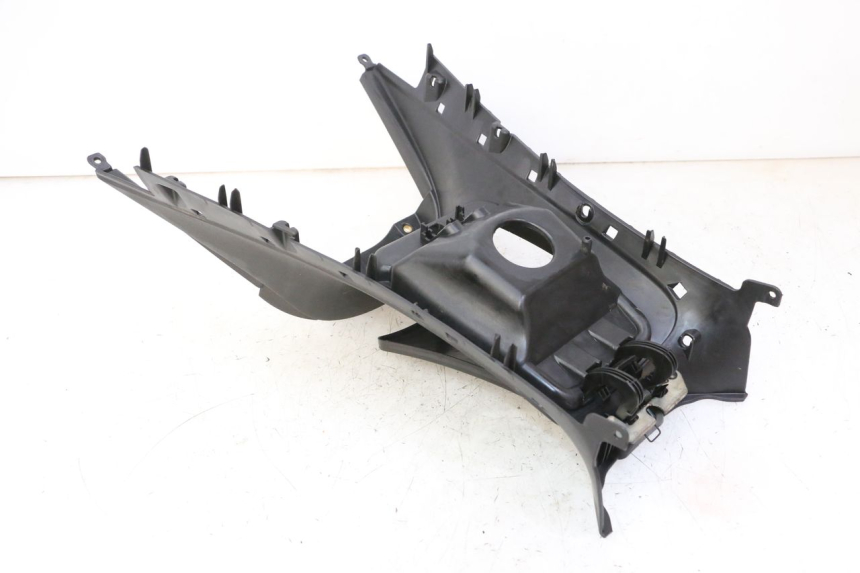 photo de CARENAGE RESERVOIR PIAGGIO MP3 125 (2006 - 2014) - Zoom état d’usage