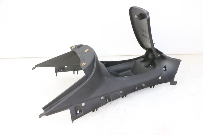 photo de CARENAGE RESERVOIR PIAGGIO MP3 125 (2006 - 2014) - Points de fixation