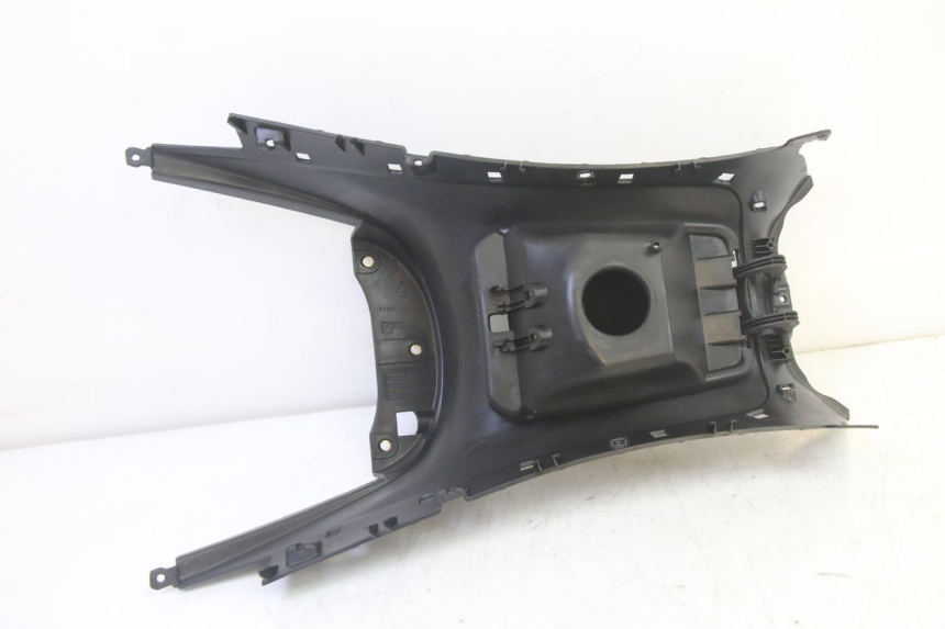 photo de CARENAGE RESERVOIR PIAGGIO MP3 125 (2006 - 2014) - Points de fixation