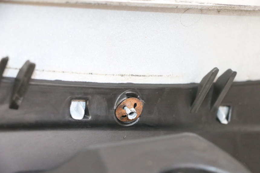 photo de CARENAGE RESERVOIR PIAGGIO MP3 RL 250 (2006 - 2010) - Détail de la pièce