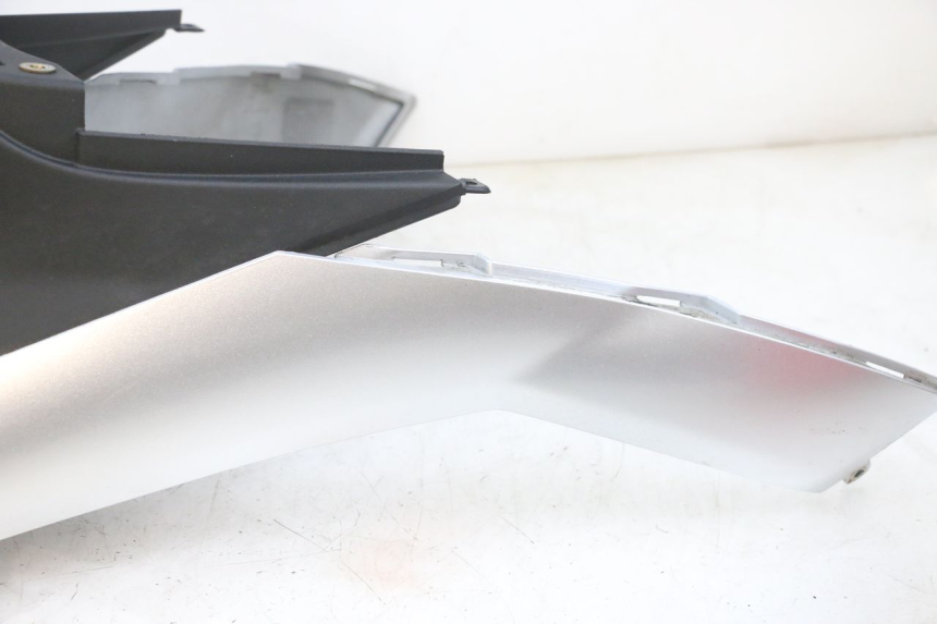 photo de CARENAGE RESERVOIR PIAGGIO MP3 RL 250 (2006 - 2010) - Détails caractéristiques