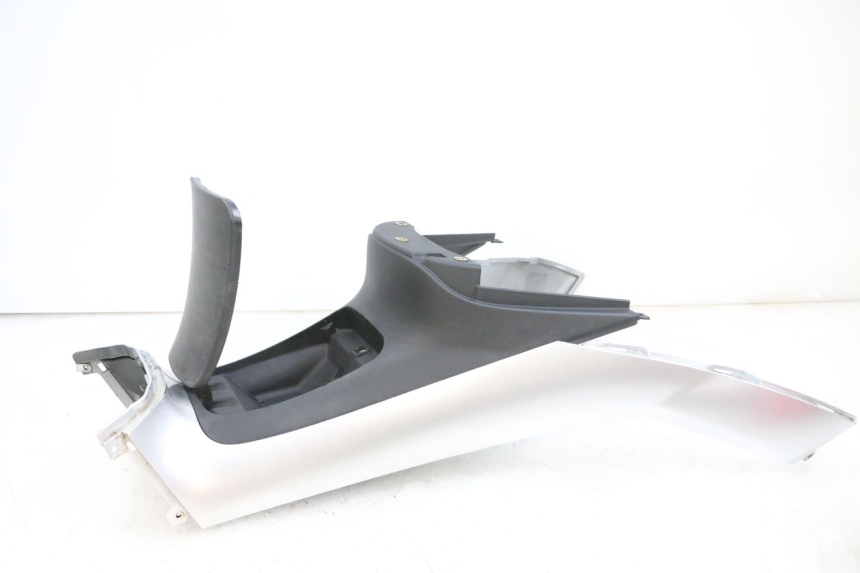 photo de CARENAGE RESERVOIR PIAGGIO MP3 RL 250 (2006 - 2010) - Vue rapprochée