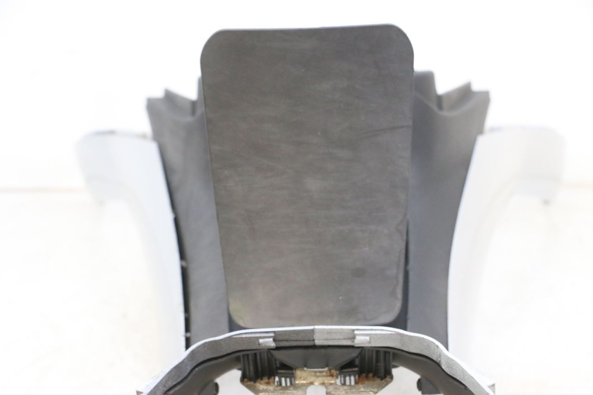 photo de CARENAGE RESERVOIR PIAGGIO MP3 RL 250 (2006 - 2010) - Photo complémentaire