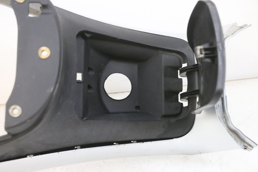 photo de CARENAGE RESERVOIR PIAGGIO MP3 RL 250 (2006 - 2010) - Focus structure