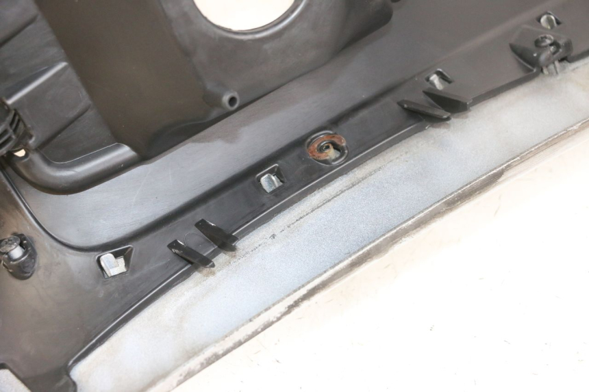 photo de CARENAGE RESERVOIR PIAGGIO MP3 RL 250 (2006 - 2010) - Zoom état d’usage