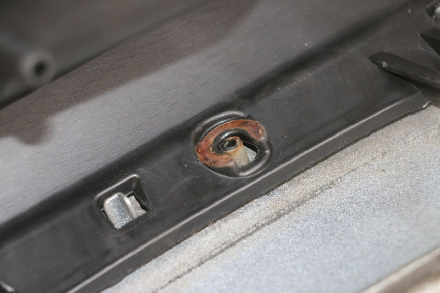 photo de CARENAGE RESERVOIR PIAGGIO MP3 RL 250 (2006 - 2010) - Autre angle de vue