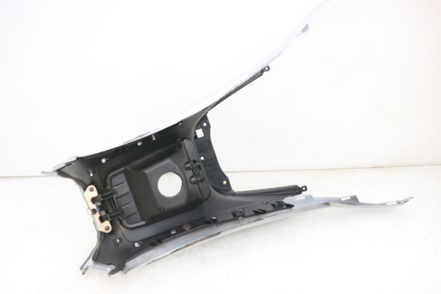 photo de CARENAGE RESERVOIR PIAGGIO MP3 RL 250 (2006 - 2010) - Vue d’ensemble