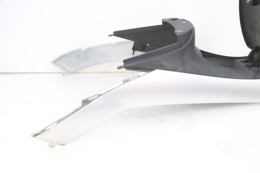 photo de CARENAGE RESERVOIR PIAGGIO MP3 RL 250 (2006 - 2010) - Marquages et références