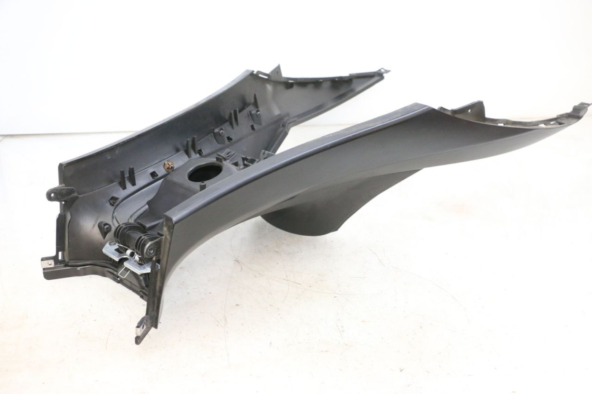 photo de CARENAGE RESERVOIR PIAGGIO MP3 500 (2016 - 2018) - Photo complémentaire