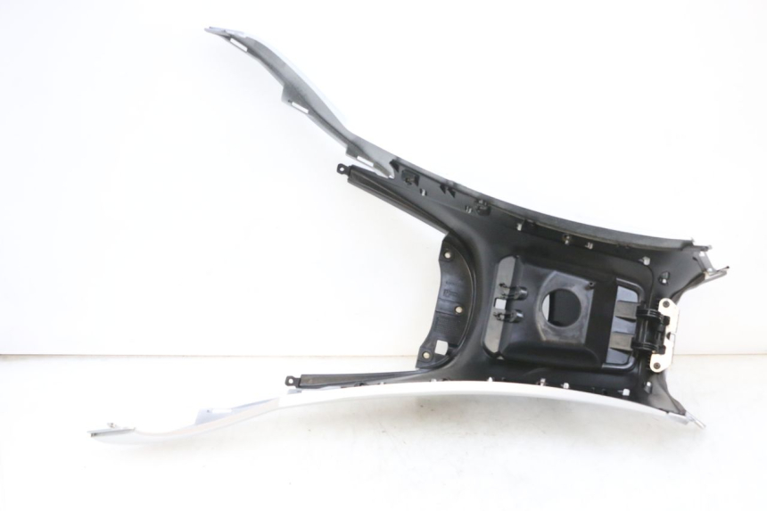 photo de CARENAGE RESERVOIR PIAGGIO MP3 RL 250 (2006 - 2010) - Vue d’ensemble