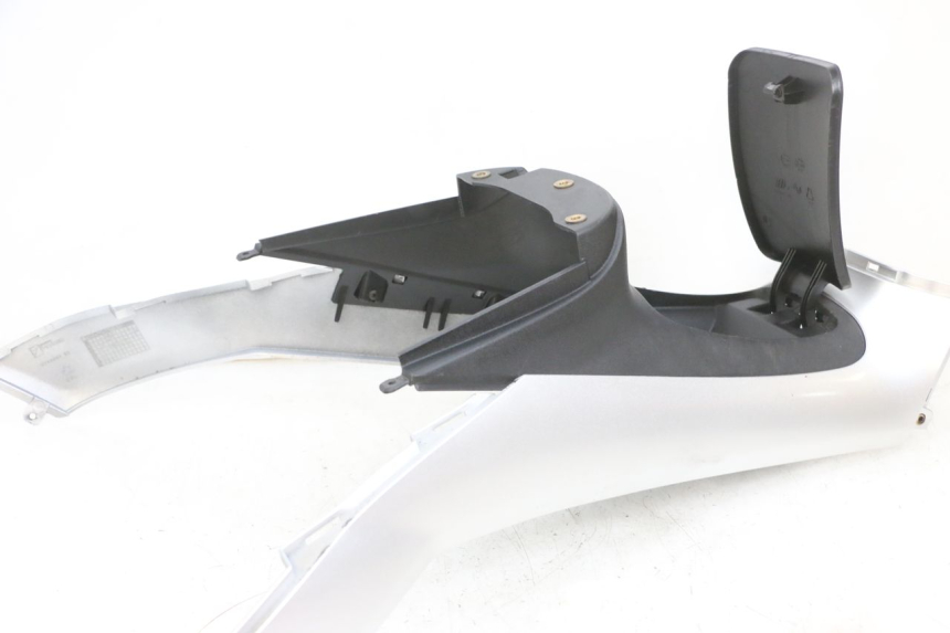 photo de CARENAGE RESERVOIR PIAGGIO MP3 RL 250 (2006 - 2010) - État de surface