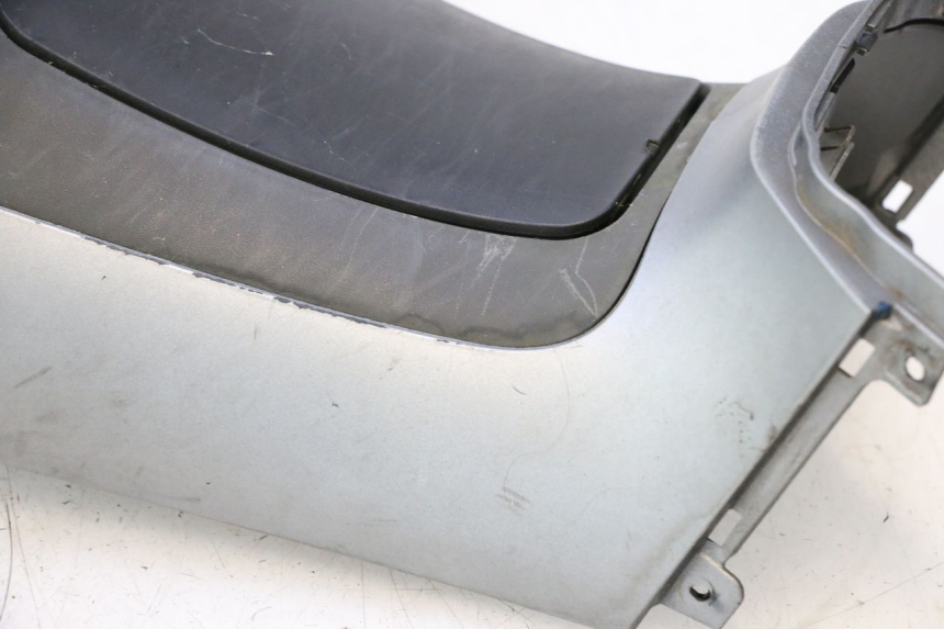 photo de CARENAGE RESERVOIR PIAGGIO MP3 125 (2006 - 2014) - Angle alternatif