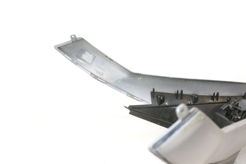 photo de CARENAGE RESERVOIR PIAGGIO MP3 125 (2006 - 2014) - Autre angle de vue