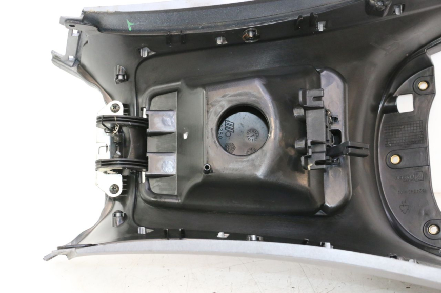 photo de CARENAGE RESERVOIR PIAGGIO MP3 125 (2006 - 2014) - Vue d’ensemble