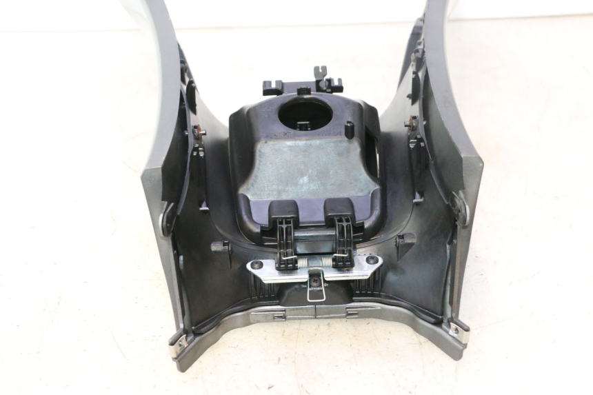 photo de CARENAGE RESERVOIR PIAGGIO MP3 500 (2016 - 2018) - Vue rapprochée