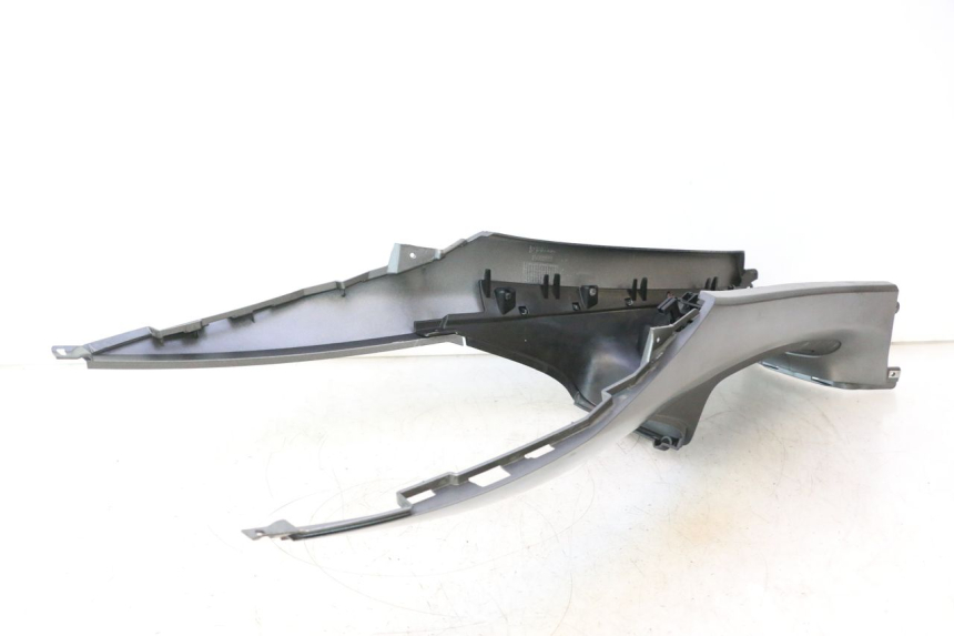 photo de CARENAGE RESERVOIR PIAGGIO MP3 500 (2016 - 2018) - Photo complémentaire