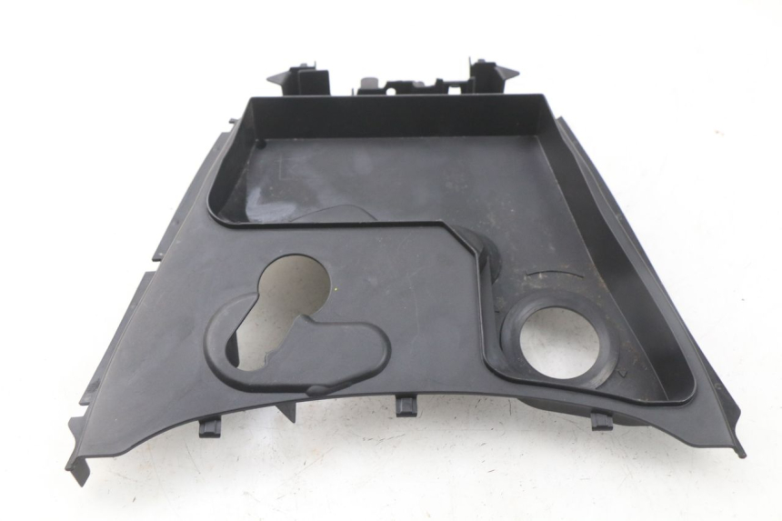 photo de CARENAGE RESERVOIR MBK MW TRYPTIK 125 (2017 - 2022) - Zoom état d’usage