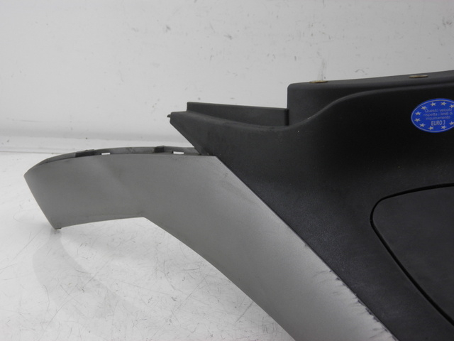 photo de CARENAGE RESERVOIR PIAGGIO MP3 RL 125 (2008 - 2009) - Zoom état d’usage