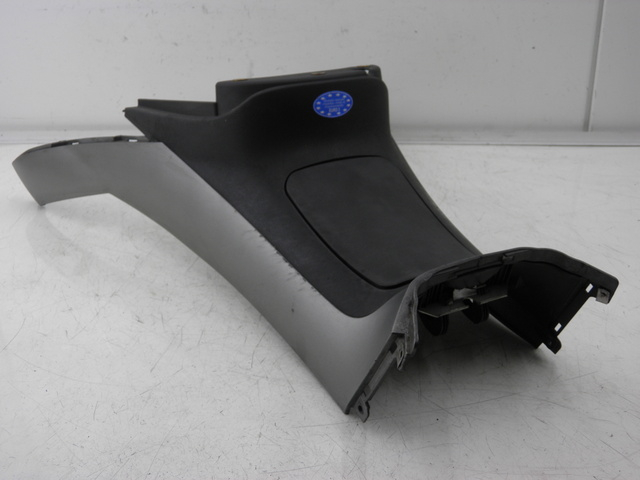 photo de CARENAGE RESERVOIR PIAGGIO MP3 RL 125 (2008 - 2009) - Points de fixation