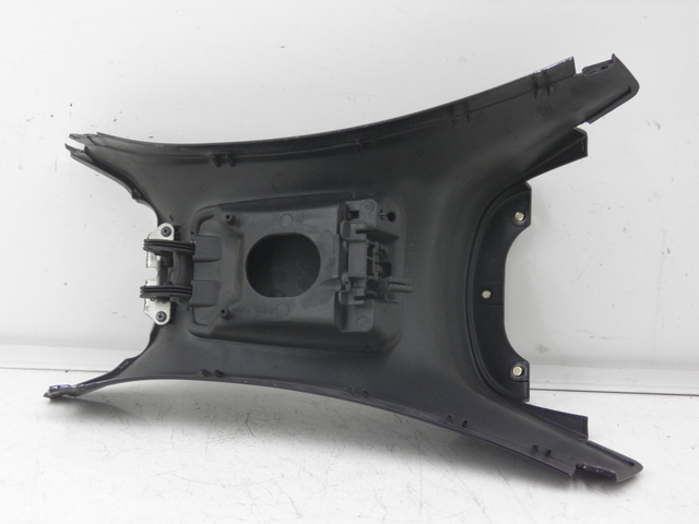 photo de CARENAGE RESERVOIR PIAGGIO XEVO - X EVO 125 (2010 - 2015) - État de surface