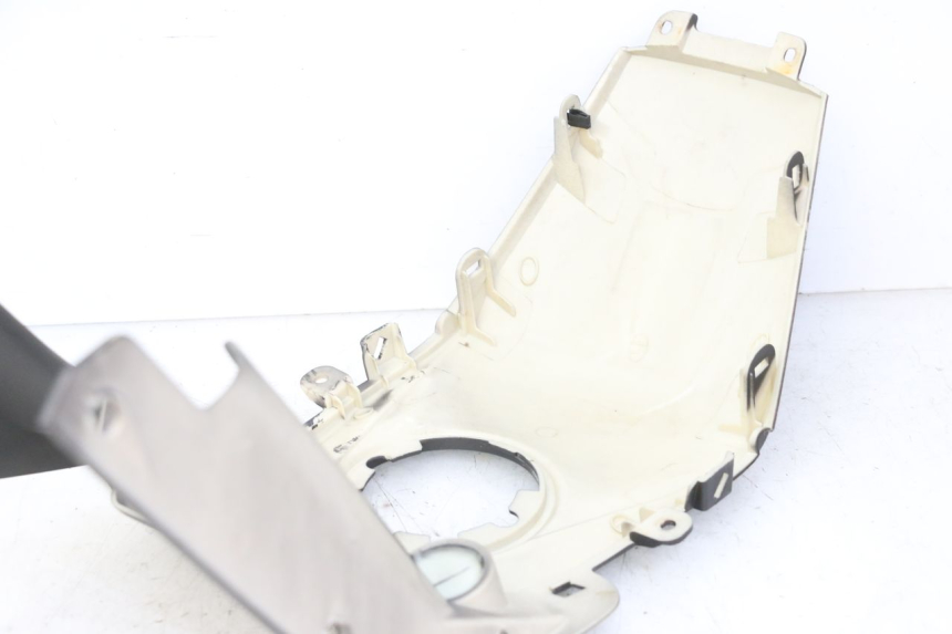 photo de CARENAGE RESERVOIR MAG POWER R-STREET 50 (2016 - 2025) - Gros plan technique